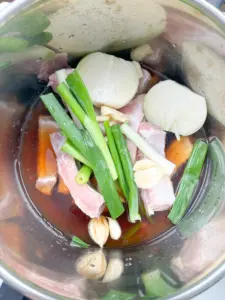 Sweet Korean pork ribs, braised pork ribs, pressure cooker pork ribs recipe