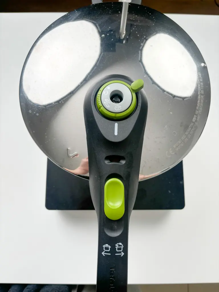 Sweet Korean pork ribs, braised pork ribs, pressure cooker pork ribs recipe