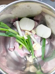 Sweet Korean pork ribs, braised pork ribs, pressure cooker pork ribs recipe