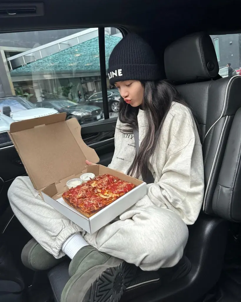 Lisa’s favorite food: Top 10 Picks from Lisa in BlackPink Lisa’s favorite food, Lisa from blackpink, lisa in black pink, pizza