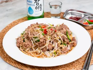 Stir fried beef brisket with bean sprouts, ready in just 10 minutes