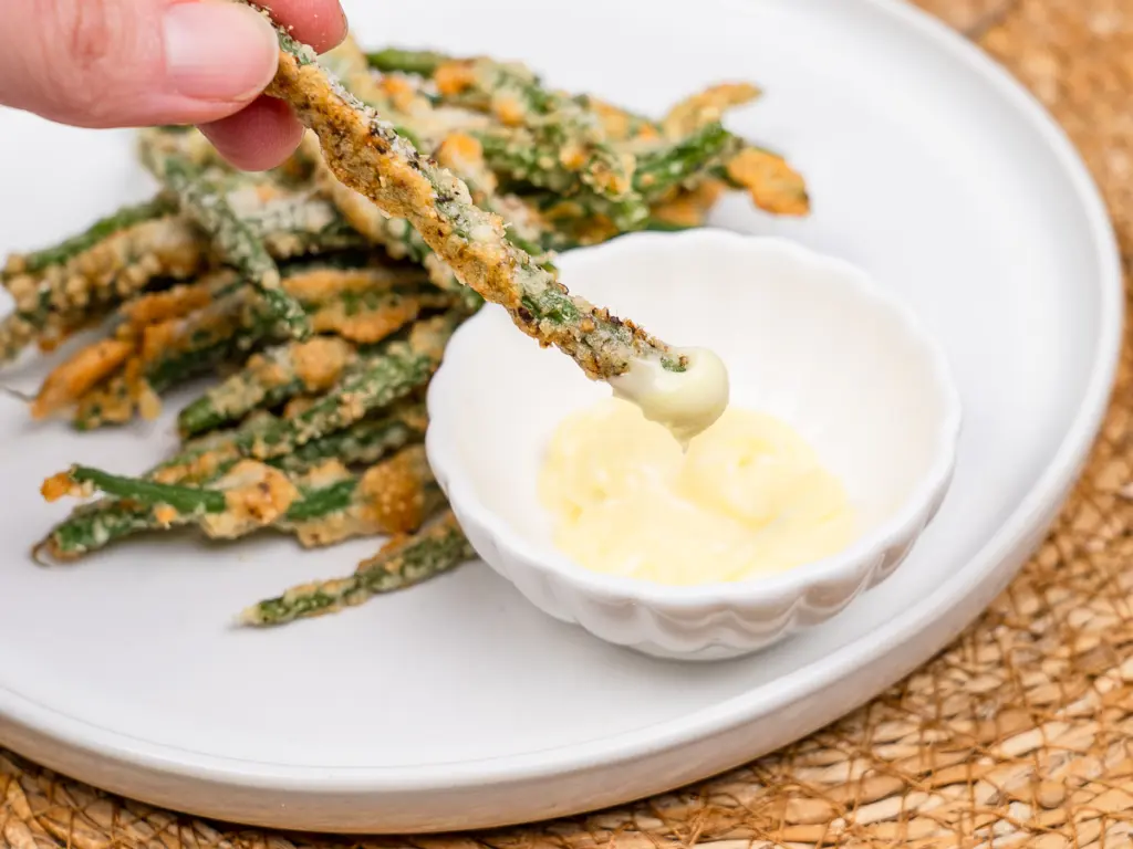 cheese green beans with mayo dipping sauce