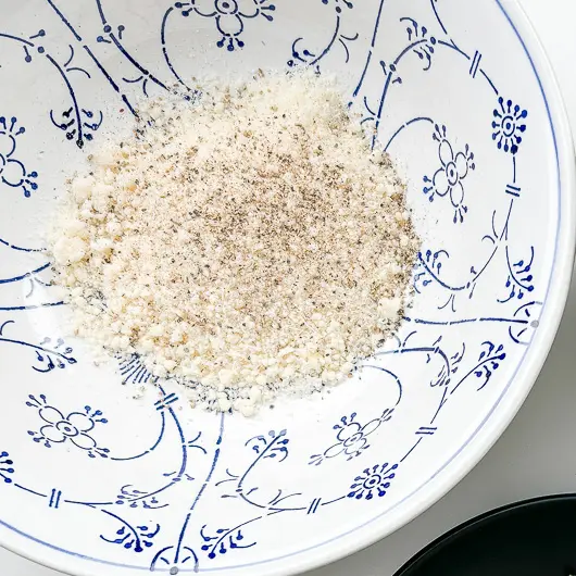 air fryer green beans ingredients — parmesan, egg white, black pepper