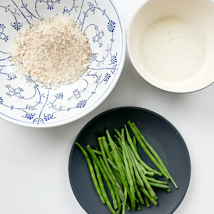 air fryer green beans ingredients — parmesan, egg white, black pepper