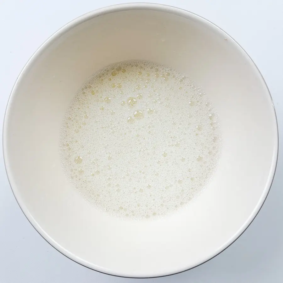 air fryer green beans ingredients — parmesan, egg white, black pepper