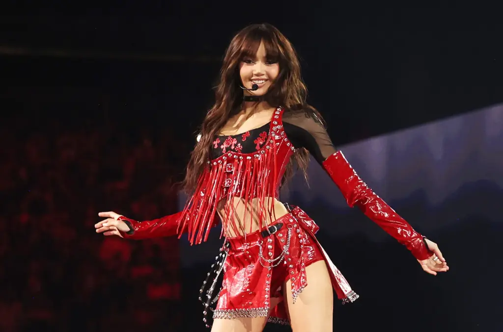 Lisa’s favorite food: Top 10 Picks from Lisa in BlackPink Lisa from Blackpink performance, Billboard
