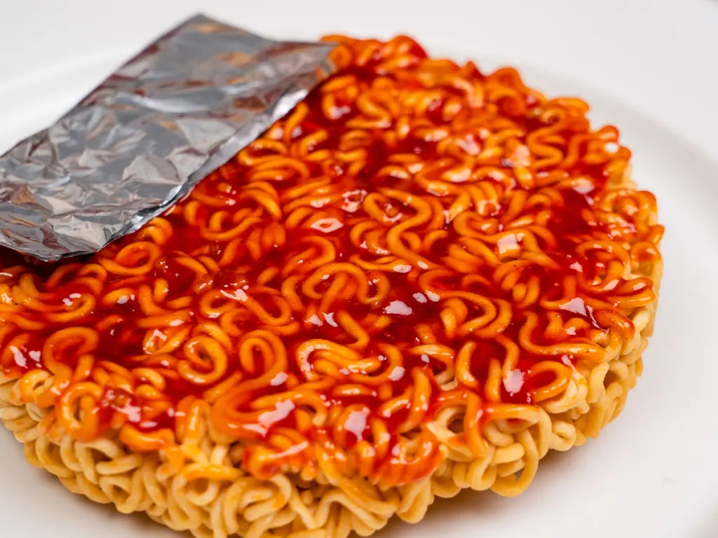 Ramyun ttang, fried ramen noodles, Korean ramen snack