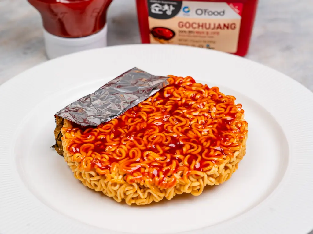 Ramyun ttang, fried ramen noodles, Korean ramen snack