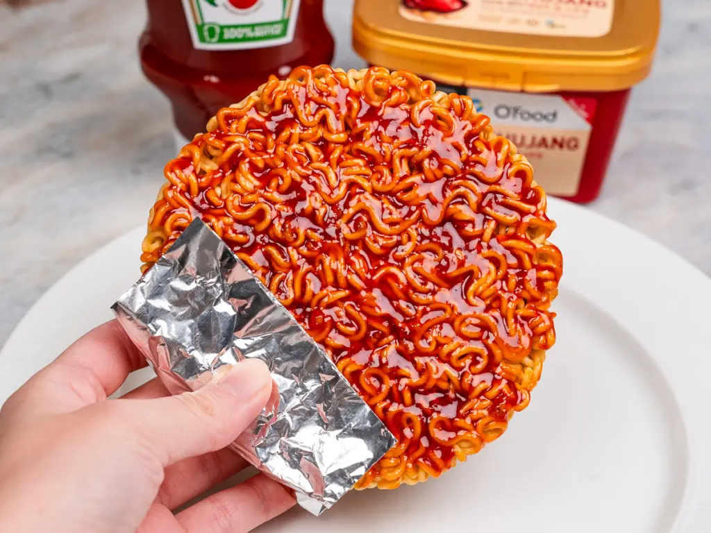 Ramyun ttang, fried ramen noodles, Korean ramen snack