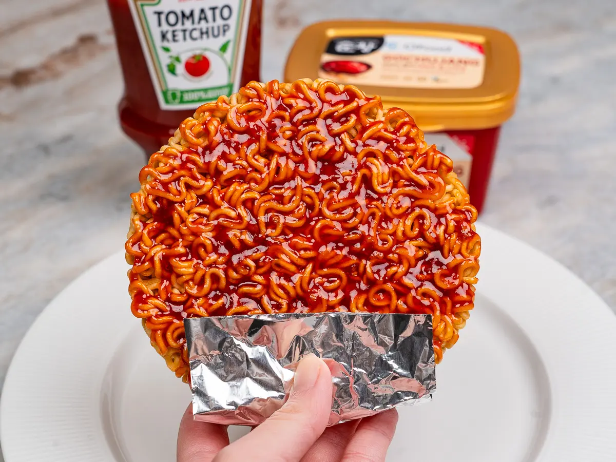 Ramyun ttang, fried ramen noodles, Korean ramen snack