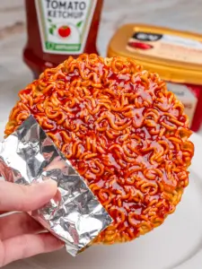 Ramyun ttang, fried ramen noodles, Korean ramen snack