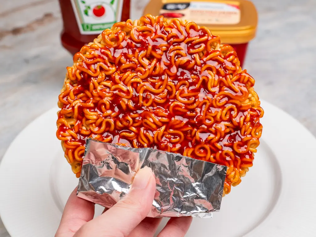 Ramyun ttang, fried ramen noodles, Korean ramen snack