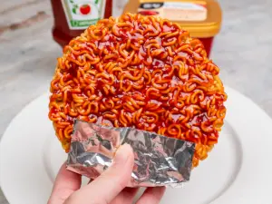 Ramyun ttang, fried ramen noodles, Korean ramen snack