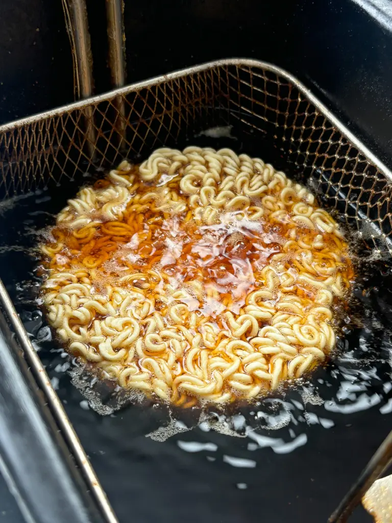 Ramyun ttang, fried ramen noodles, Korean ramen snack