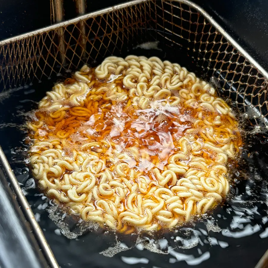 Ramyun ttang, fried ramen noodles, Korean ramen snack