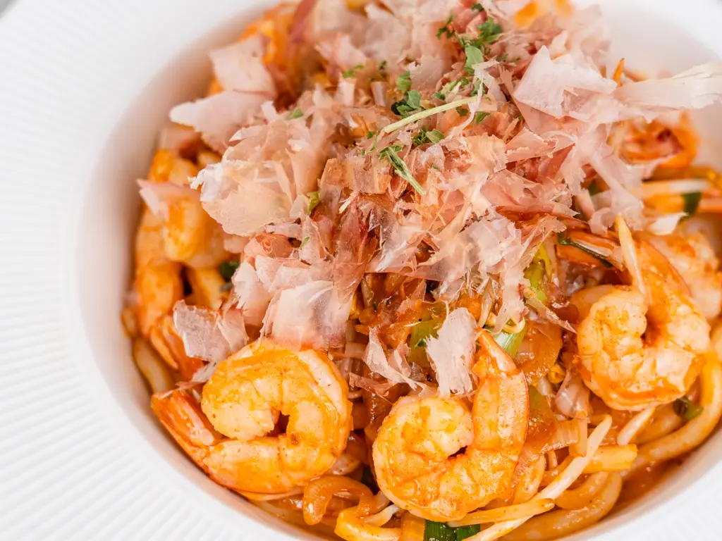 Korean shrimp yaki udon recipe, seafood udon stir fry, stir fried udon recipe