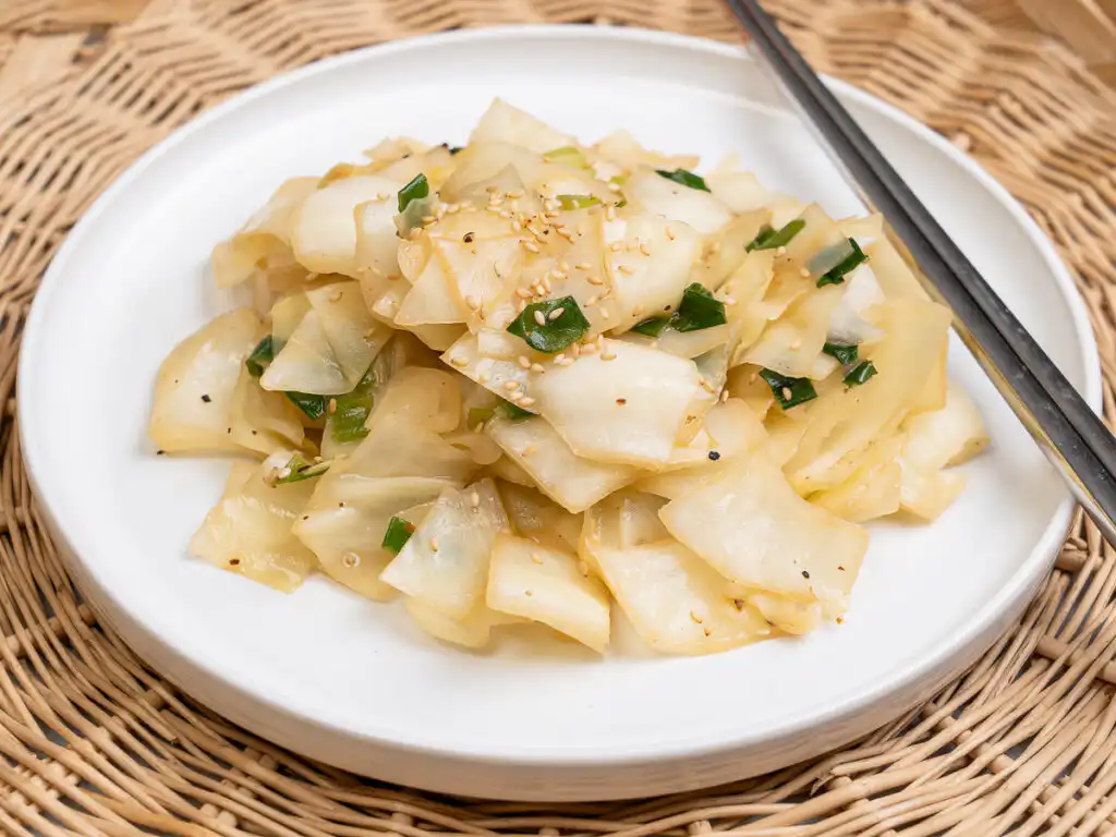No complicated techniques needed. Korean cabbage stir fry is beginner-friendly and foolproof.