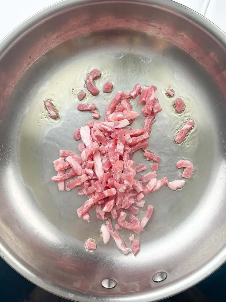 Crispy bacon for the best napa cabbage steaks with cheese