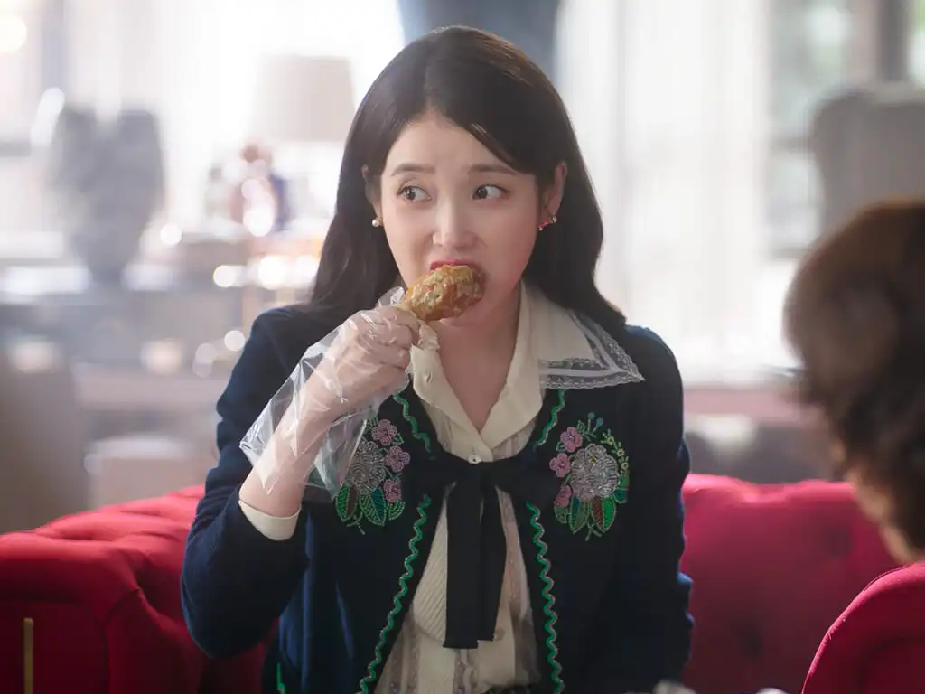 Puradak Korean fried chicken brand featured twice in Perfect Crown IU K-drama 21st Century Grand Prince's Wife