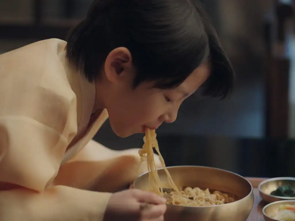 Young king Prince I-an nephew eating Korean ramyun 21st Century Grand Prince's Wife scene