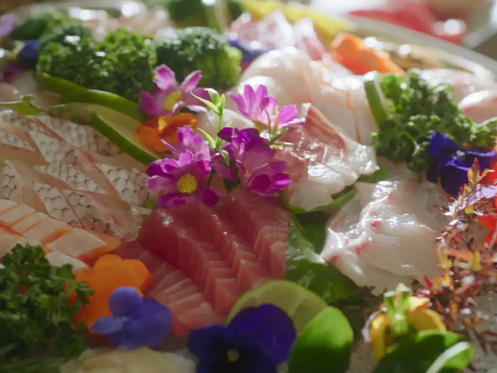 Korean hoe vs Japanese sashimi sukseong hoe difference Perfect Crown dinner scene