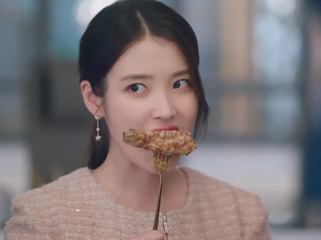 Perfect Crown ep1. IU eating Korean chicken
