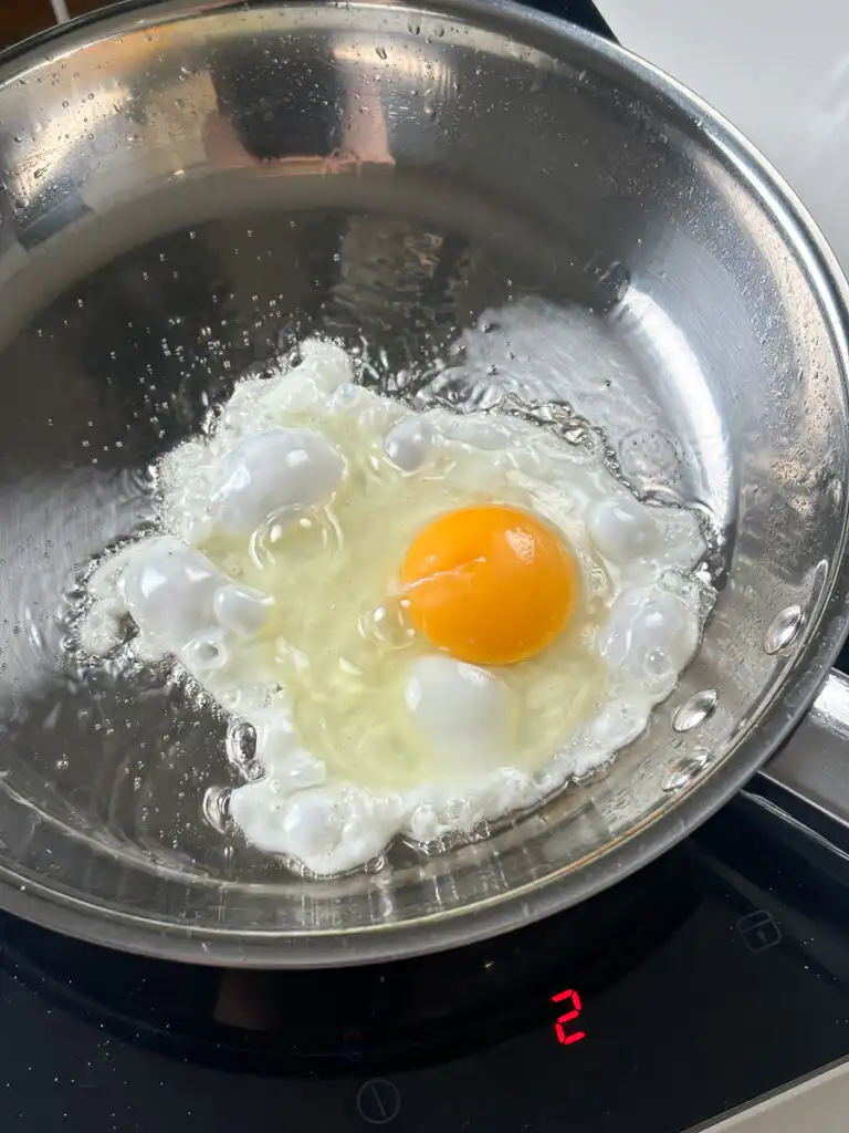 Frying an egg in a pan with crispy edges