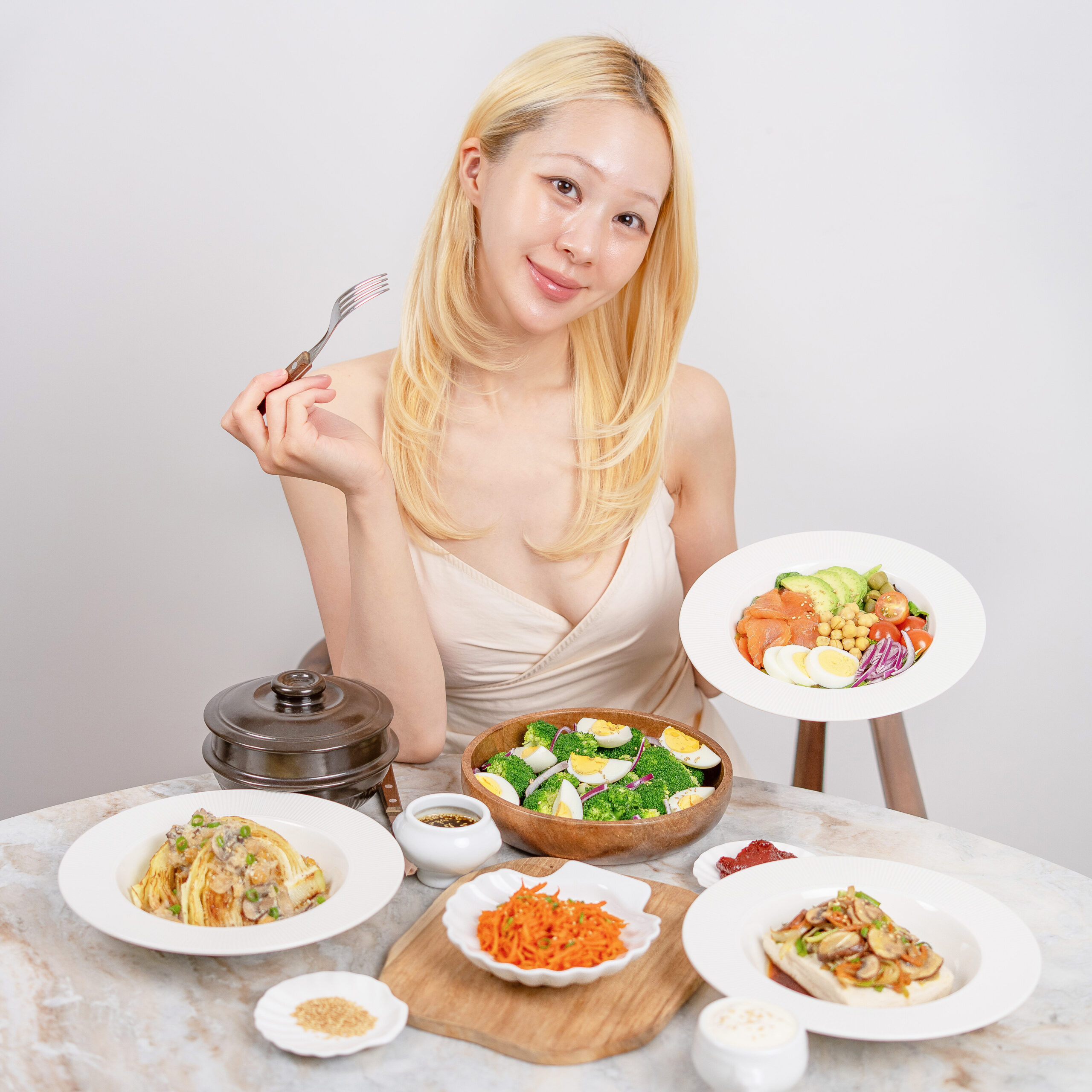 Blonde Kimchi - lost 20kg and got Korean glass skin