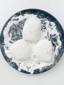 rice paper mochi before freezing on plate