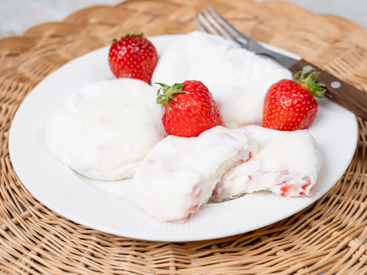 homemade rice paper mochi dusted with rice flour