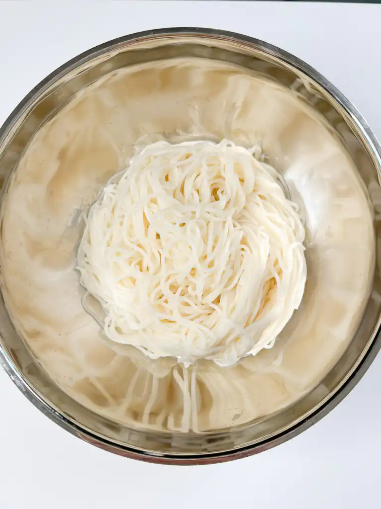 Somyeon in a cold noodles bowl: Kimchi mari guksu recipe