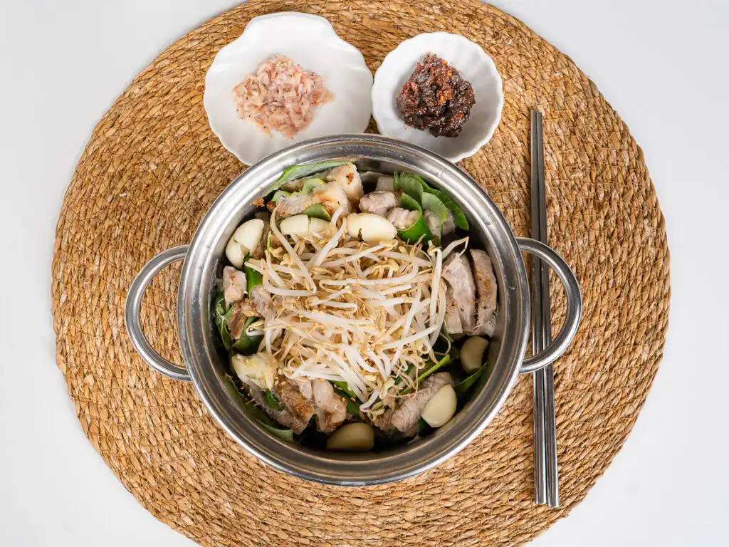 Spring Onion Bossam (Suyuk) – Juicy Waterless Pork Belly korean pork belly with green onion topped with protein and veggies