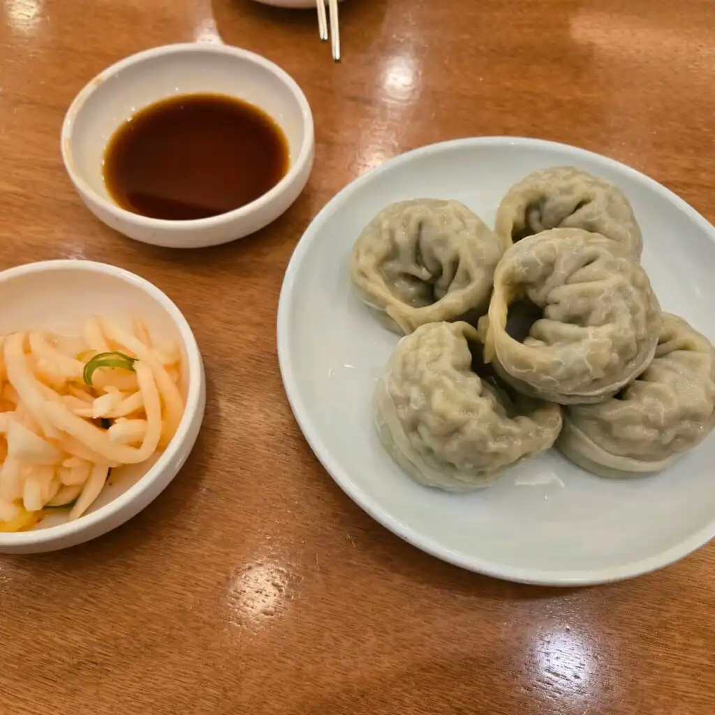 5 Best Naengmyeon in Seoul: local Korean Cold Noodle Spots Eat mandu(dumplings) with Hamhung naengmyeon