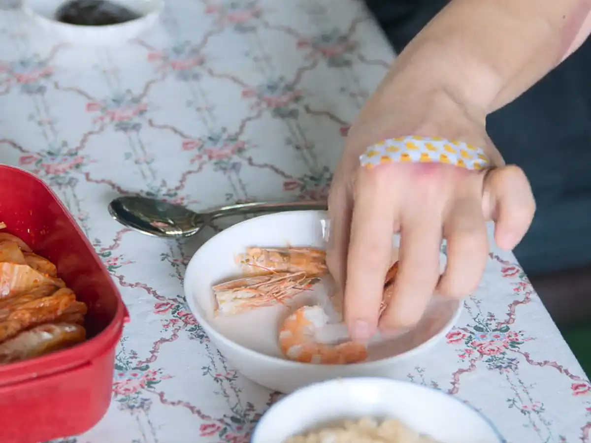Korean Food in Our Sticky Love: Every Korean Food & Drink Our Sticky Love Korean salt-grilled prawns cooked on coarse salt