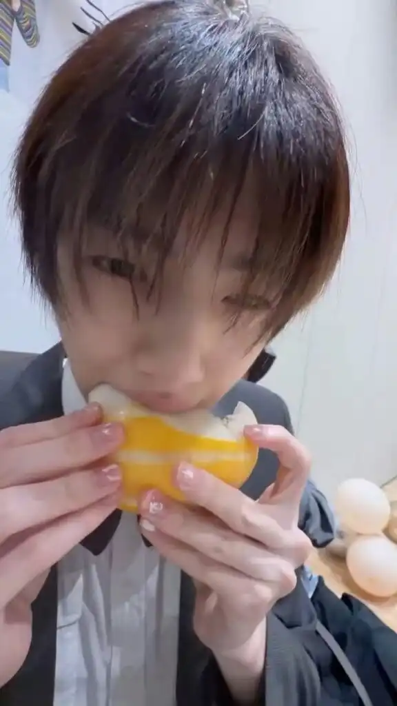 Fresh Korean melon chamoe CORTIS Juhoon favorite food