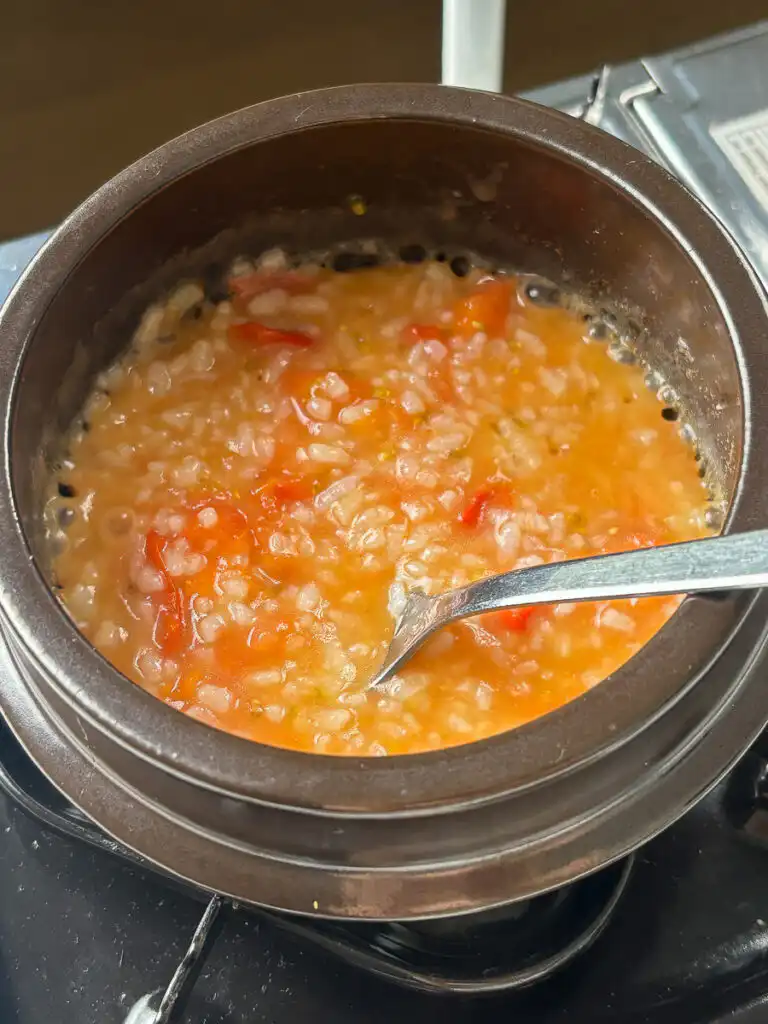 Tomato Rice Recipe: 10 Min Easy Cheesy Korean Pot Rice : Stirring mashed cherry tomatoes and butter thoroughly into cooked white rice.