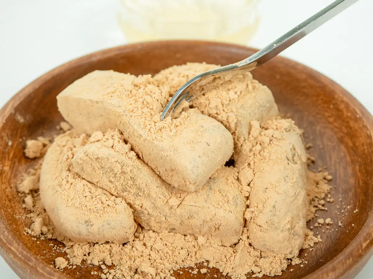 5 Min Microwave Injeolmi: Quick Korean Sweet Rice Cake Look at the soft Korean sweet rice cake