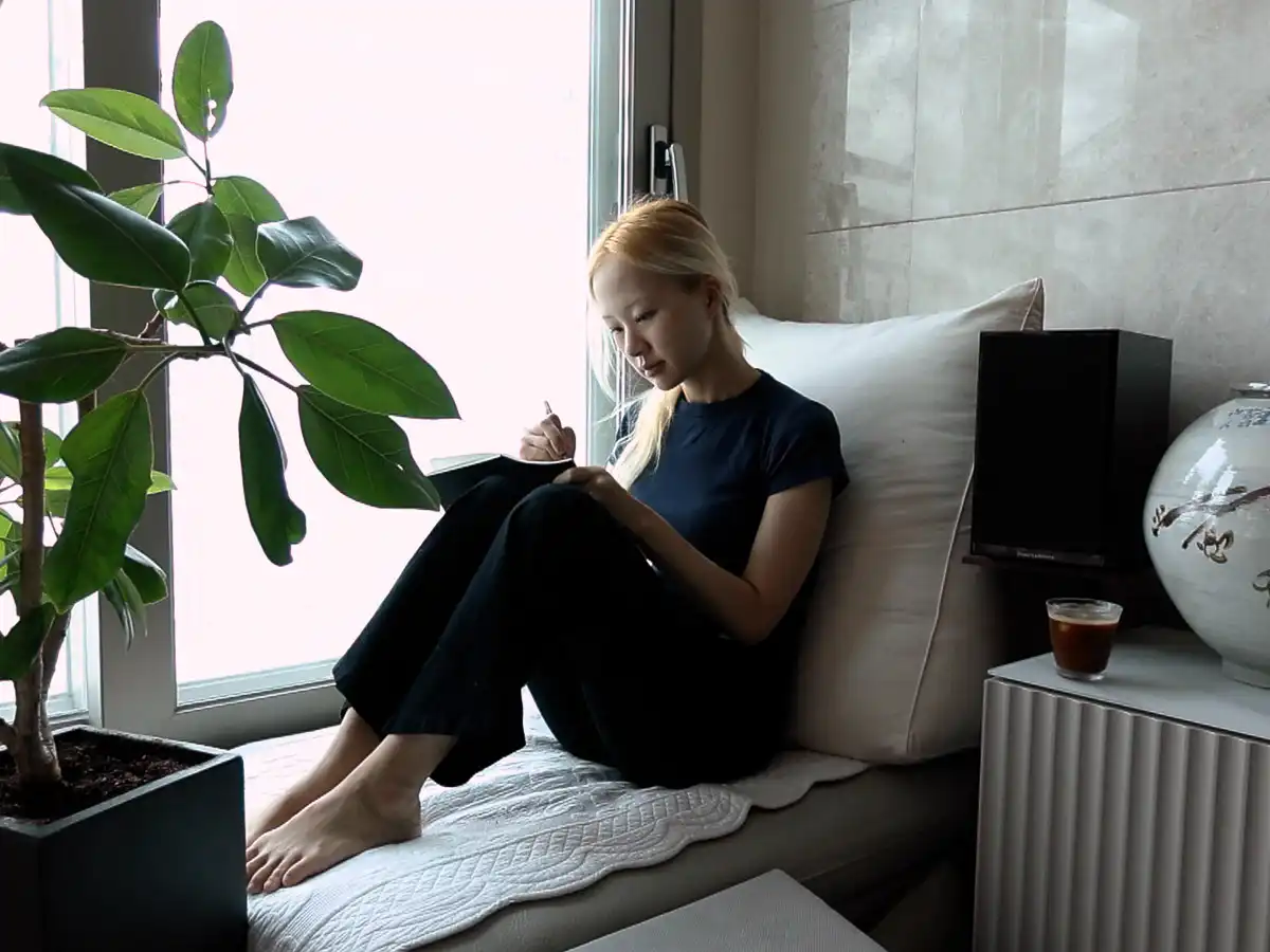 Starting Over in Your 30s After Heartbreak Write grateful things: Korean wellness vlog