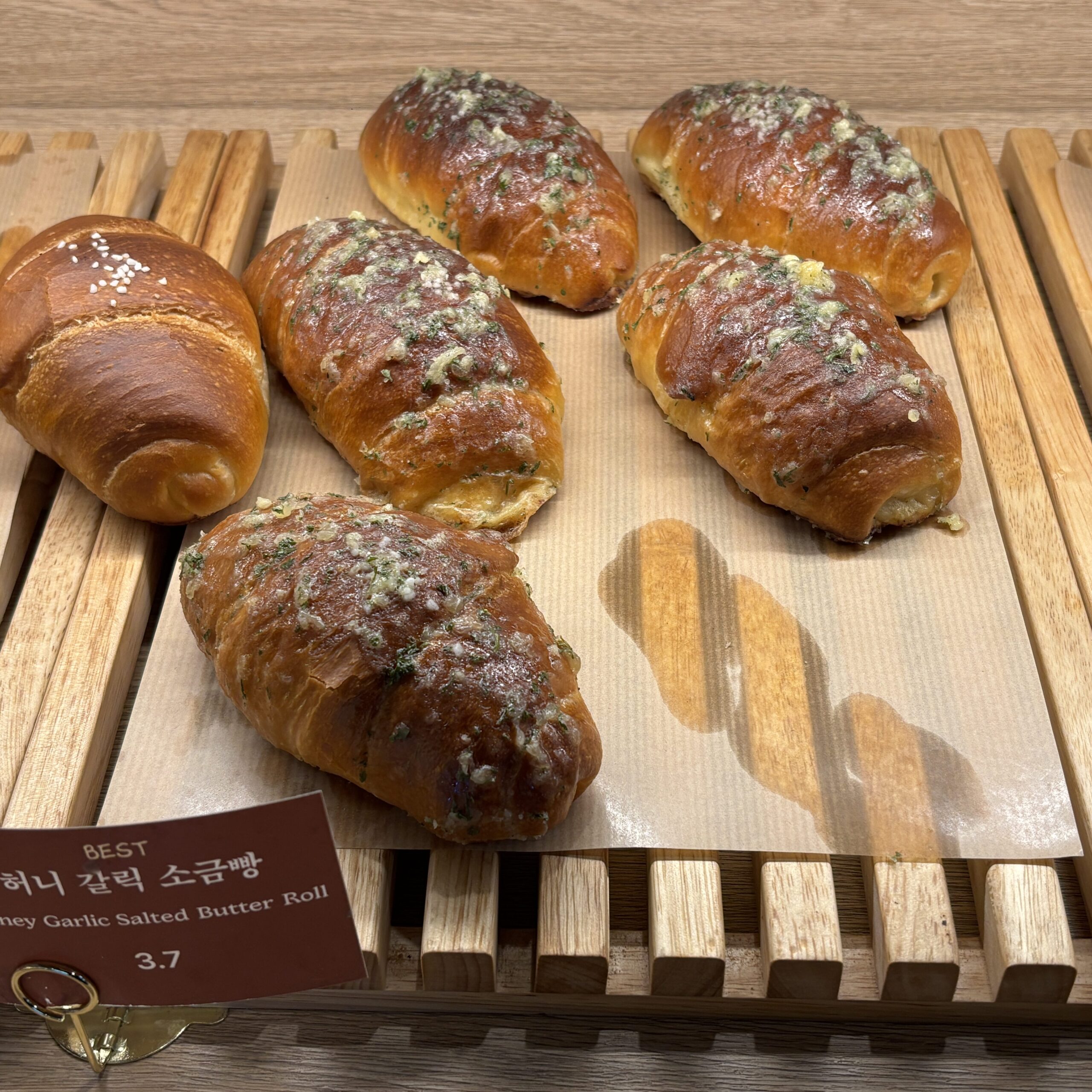 Sweet garlic butter sogeum-ppang