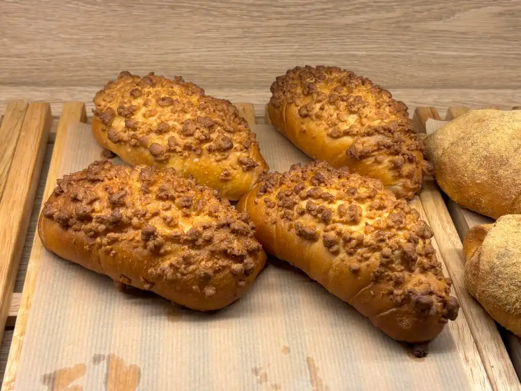 Soboro sogeum-ppang with sweet crumble crust