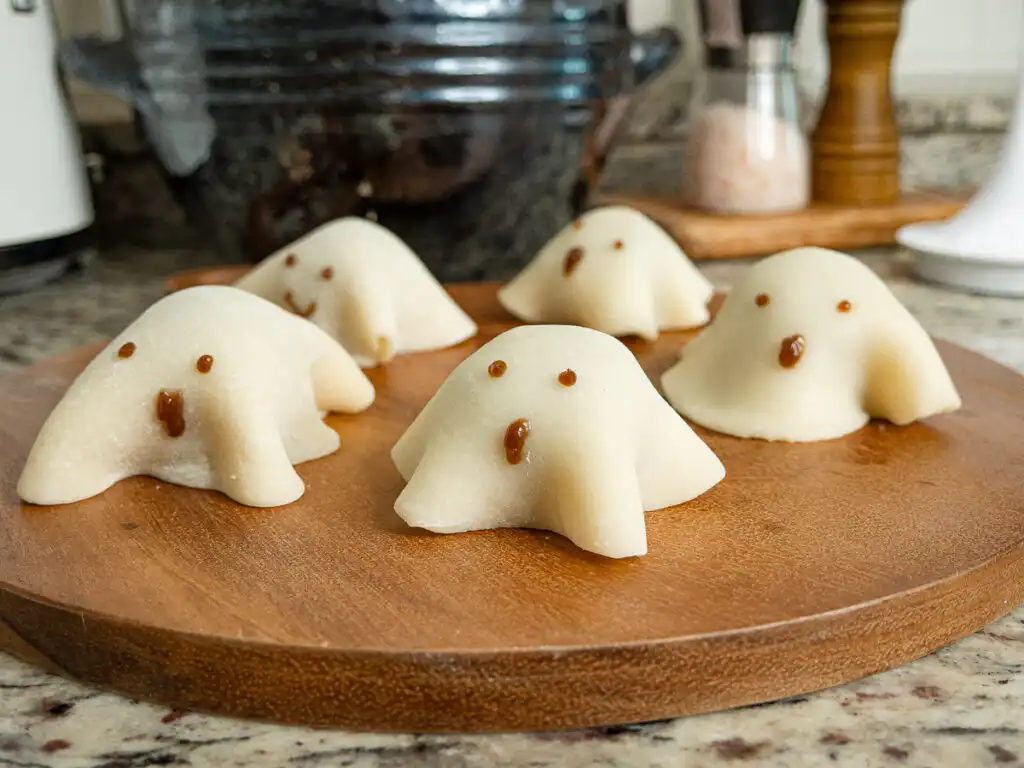 Halloween Ghost Mochi with Shine Muscat, 15-Min Microwave Ghost daifuku arranged on a wooden board