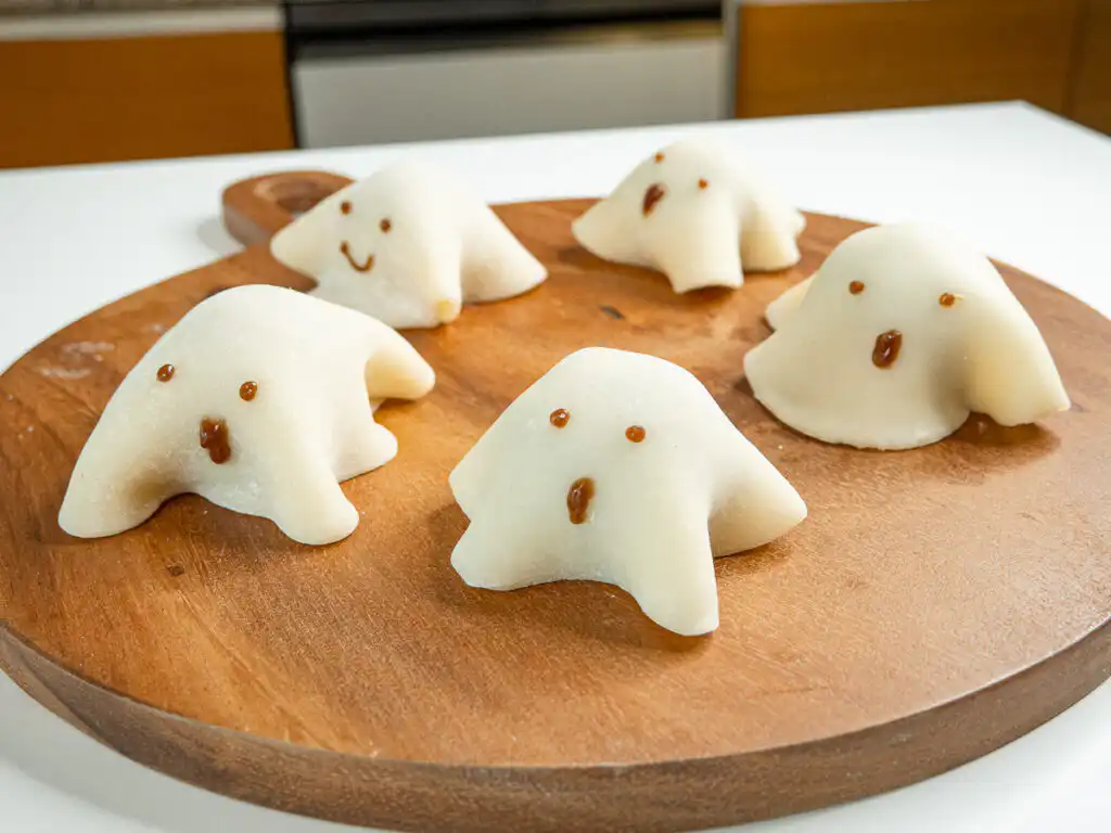 Halloween Ghost Mochi with Shine Muscat, 15-Min Microwave Easy Halloween dessert table with ghost mochi