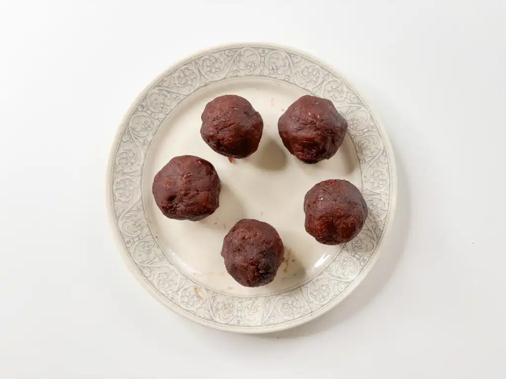 Halloween Ghost Mochi with Shine Muscat, 15-Min Microwave Shine Muscat grapes wrapped in sweet red bean paste