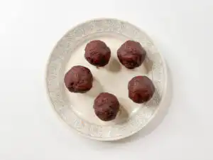 Halloween Ghost Mochi with Shine Muscat, 15-Min Microwave Shine Muscat grapes wrapped in sweet red bean paste