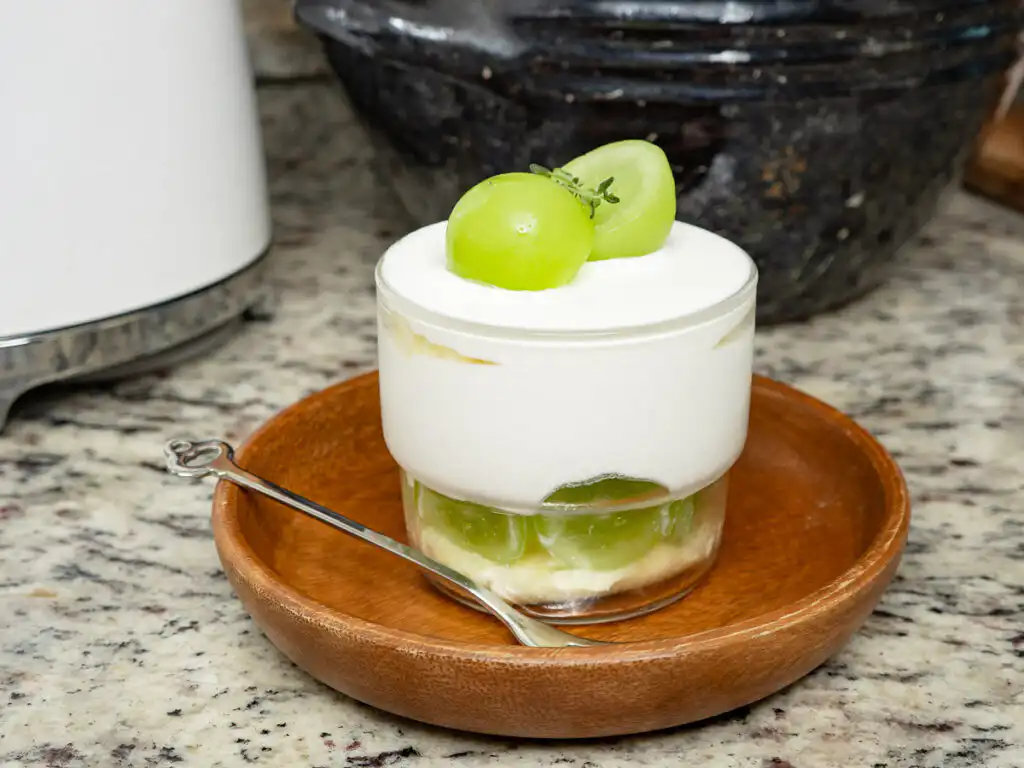 10Min Shine Muscat Cake: Korean Cream Cake with Grape 10min easy Korean cream cake with fruit