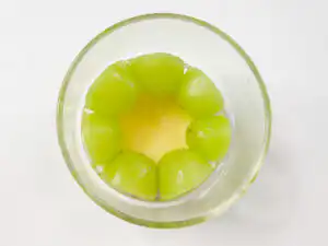 10Min Shine Muscat Cake: Korean Cream Cake with Grape Arranging halved grapes against inner glass walls for an asian bakery grape cake