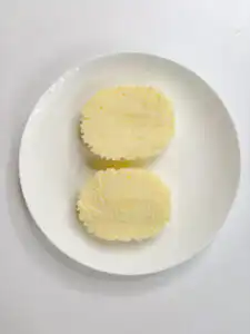 10Min Shine Muscat Cake: Korean Cream Cake with Grape Slicing Castella cake into 1 cm thick rounds for an asian bakery grape cake base