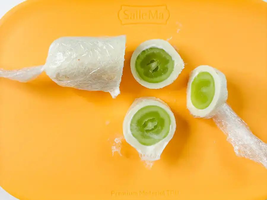 How to cut the shine muscat roll sandwich cleanly