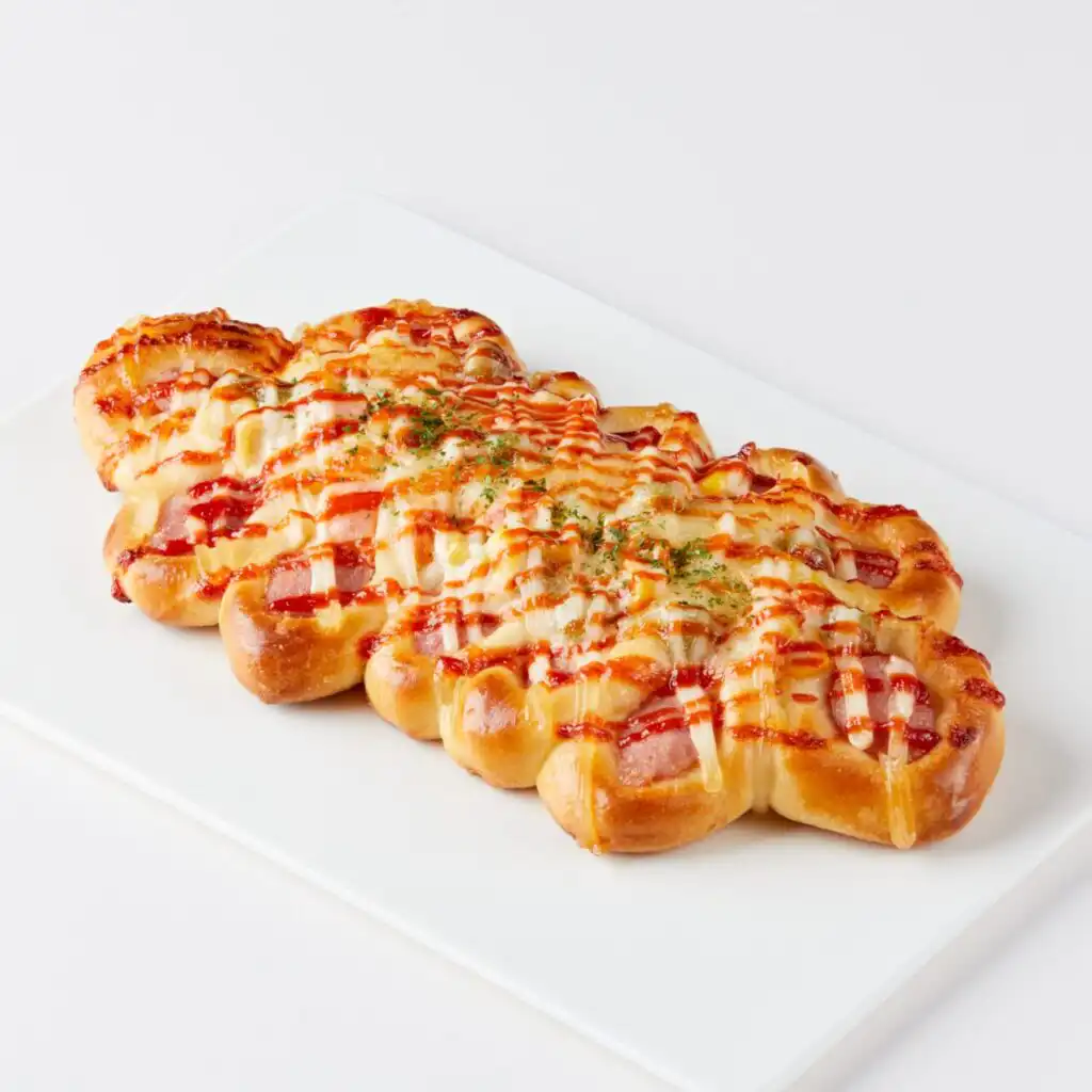 Korean sausage bread with corn mayo and ketchup, what to buy at Paris Baguette in Korea
